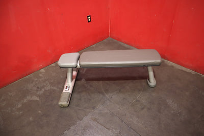 Life Fitness Signature Series Flat Bench (Remanufactured)