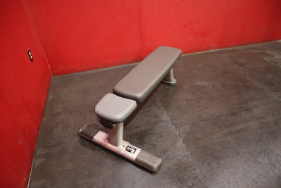 Life Fitness Signature Series Flat Bench (Remanufactured)