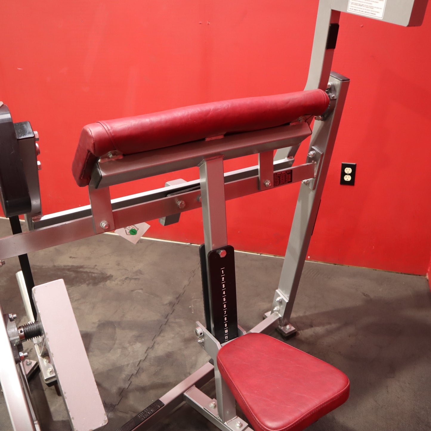 Hammer Strength Plate Loaded Seated Bicep Curl (Refurbished)