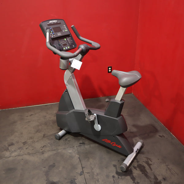 Life Fitness Integrity CLSC Upright Bike (Remanufactured)