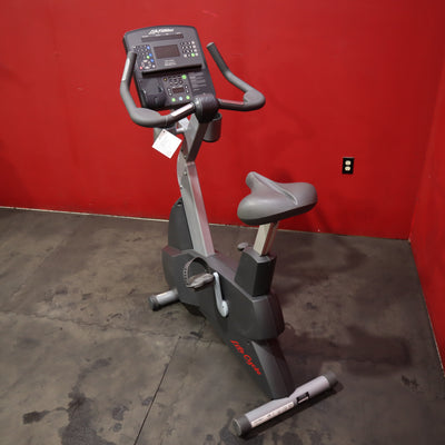 Bicicleta vertical Life Fitness Integrity CLSC (restaurada)