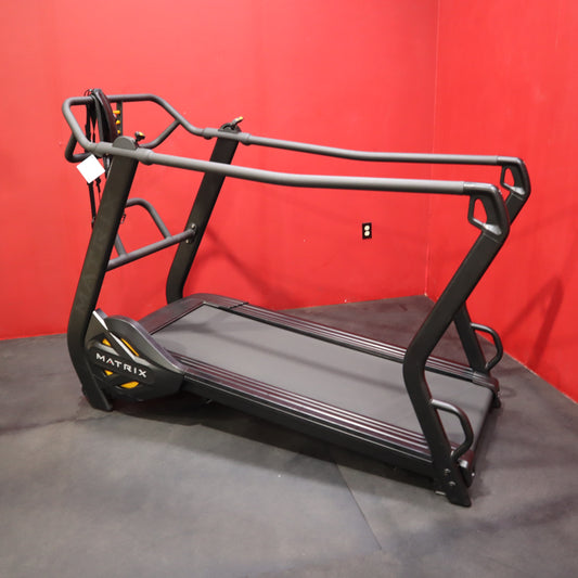 Matrix S Drive Performance Trainer Treadmill (Reacondicionado)