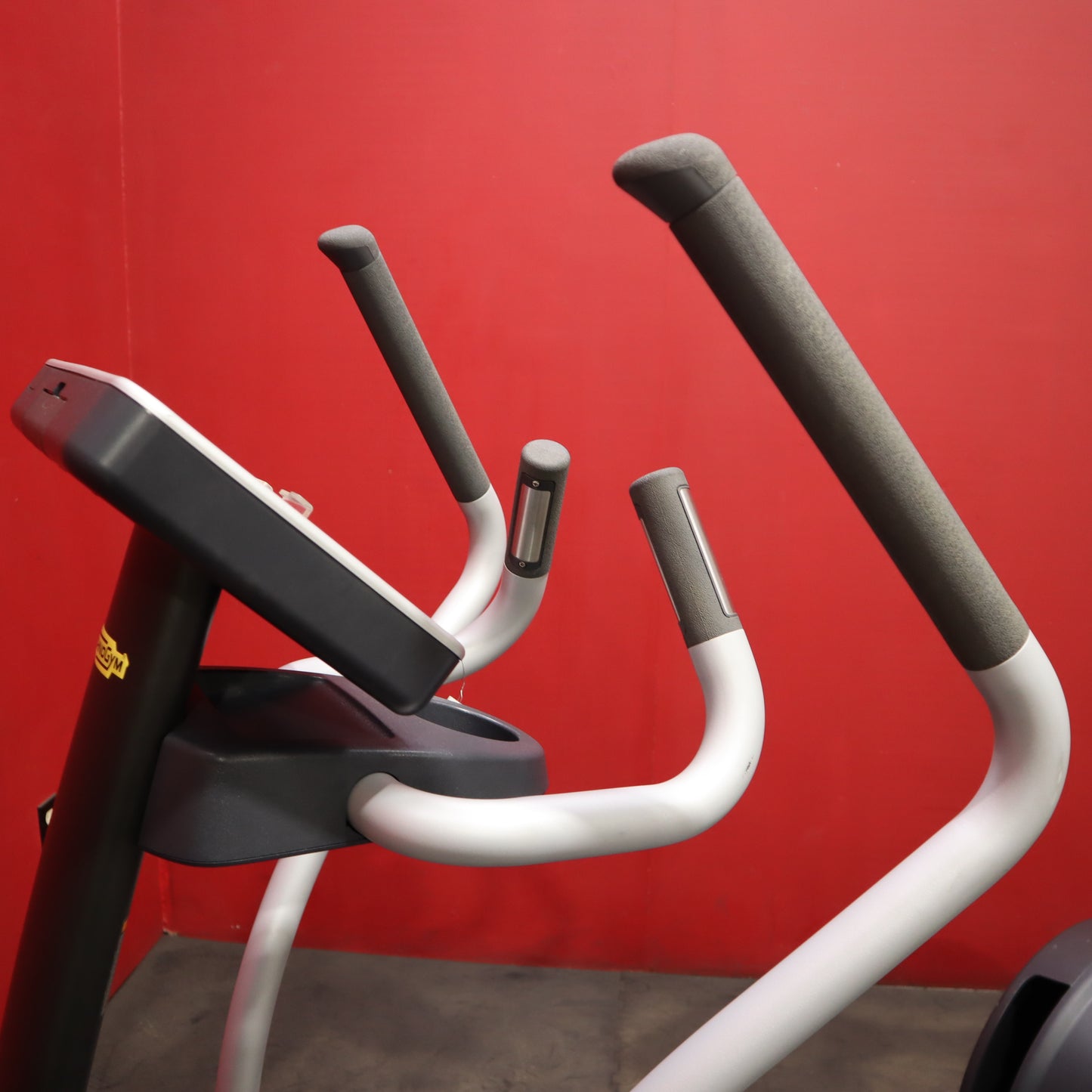 Technogym Synchro Forma Elliptical (Reacondicionado)