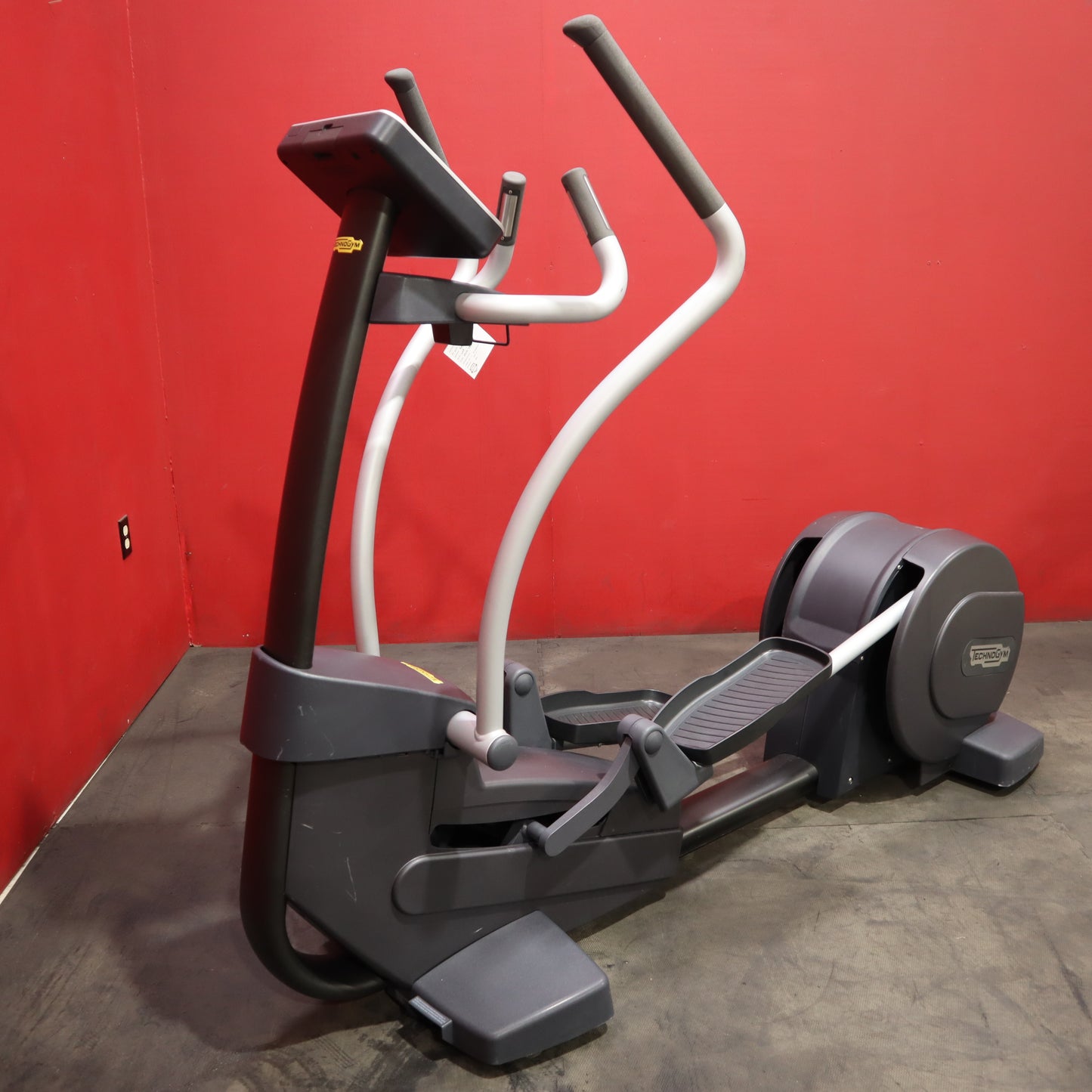 Technogym Synchro Forma Elliptical (Reacondicionado)