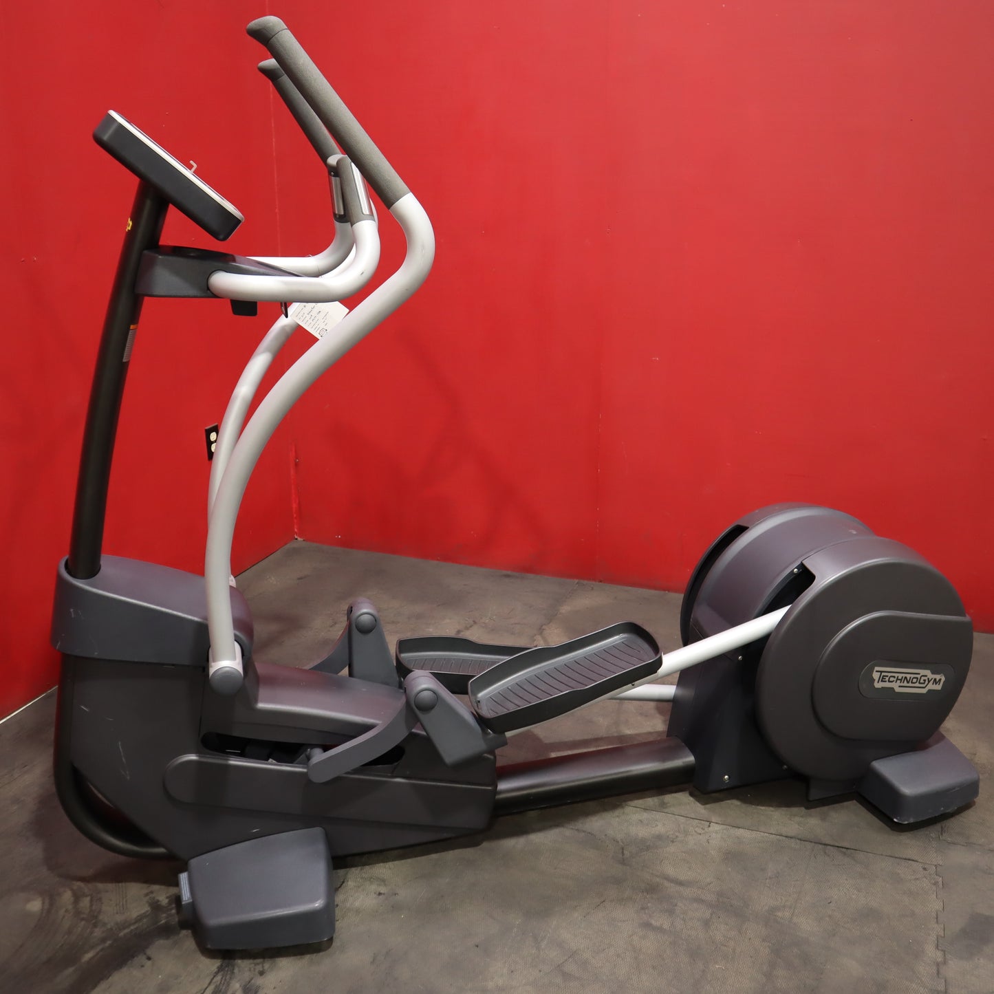 Technogym Synchro Forma Elliptical (Reacondicionado)