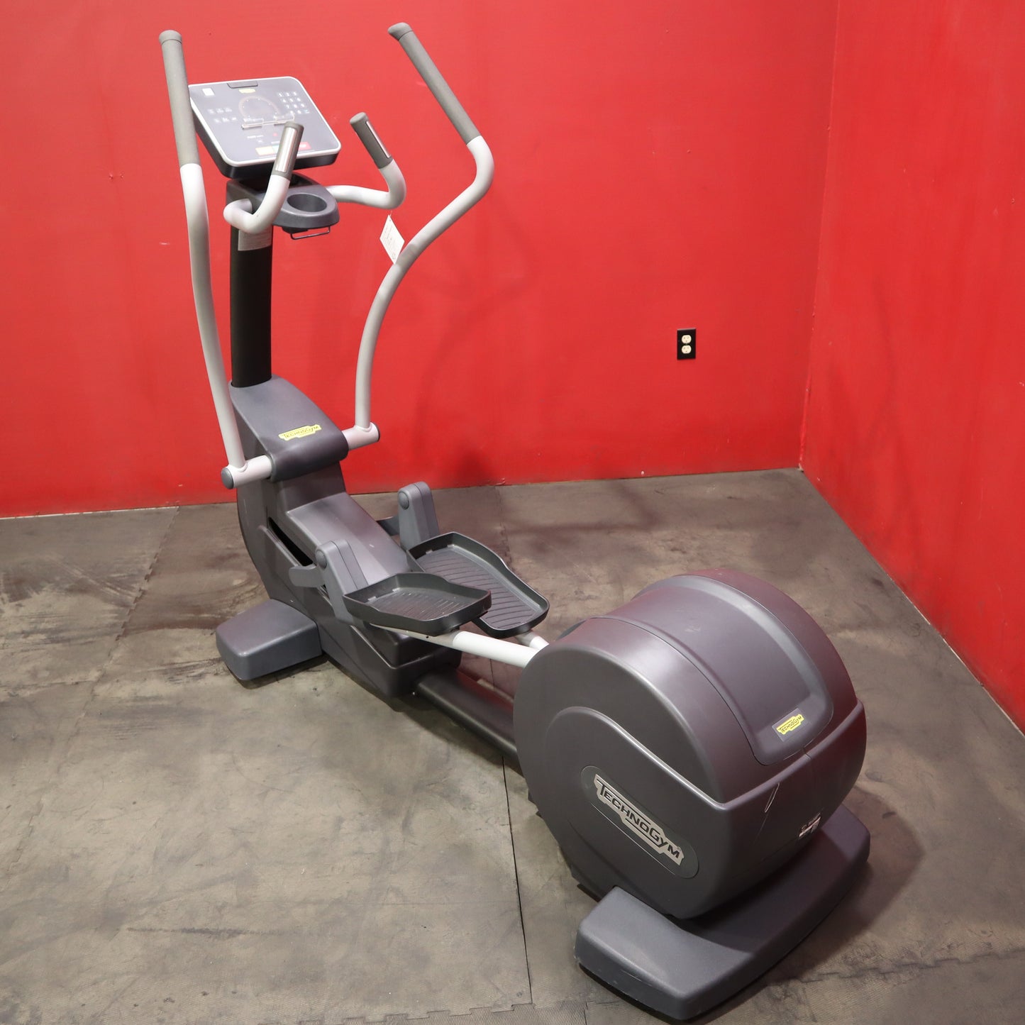 Technogym Synchro Forma Elliptical (Reacondicionado)