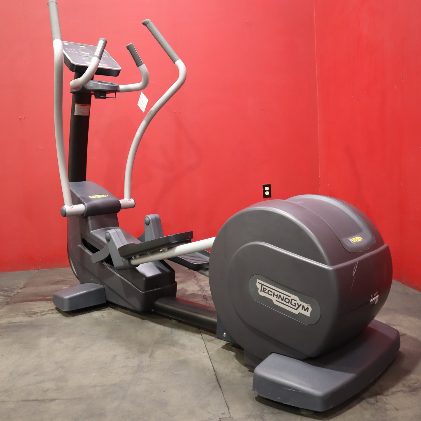 Technogym Synchro Forma Elliptical (Reacondicionado)