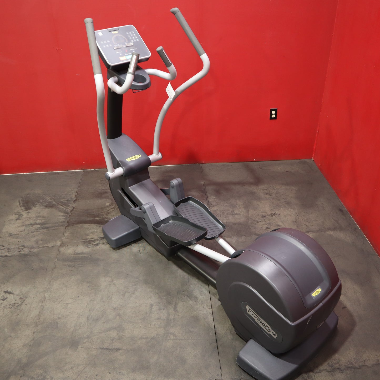 Technogym Synchro Forma Elliptical (Reacondicionado)