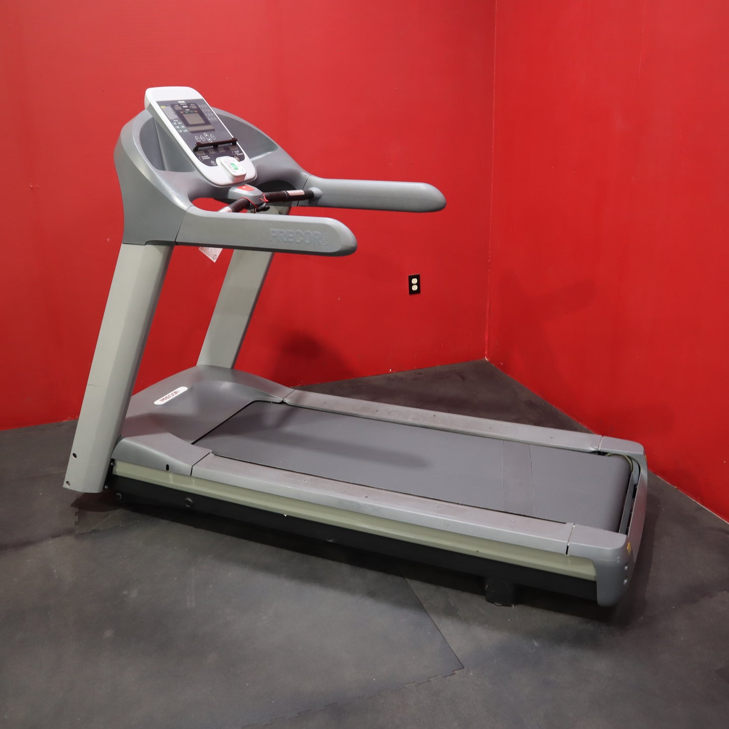 Precor TRM 956i Treadmill w/Experience Console (Refurbished)