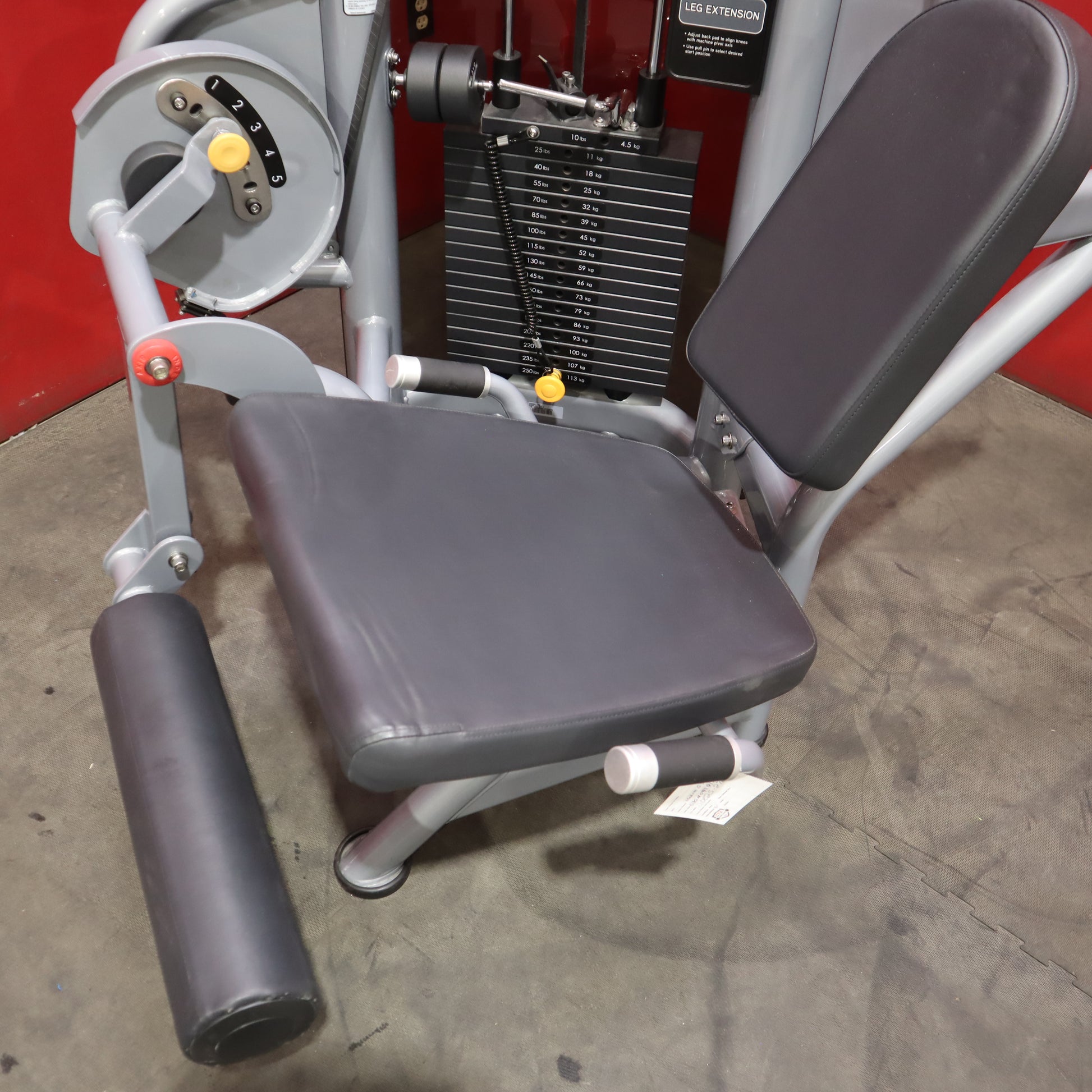Matrix Aura Seated Leg Extension (Remanufactured)