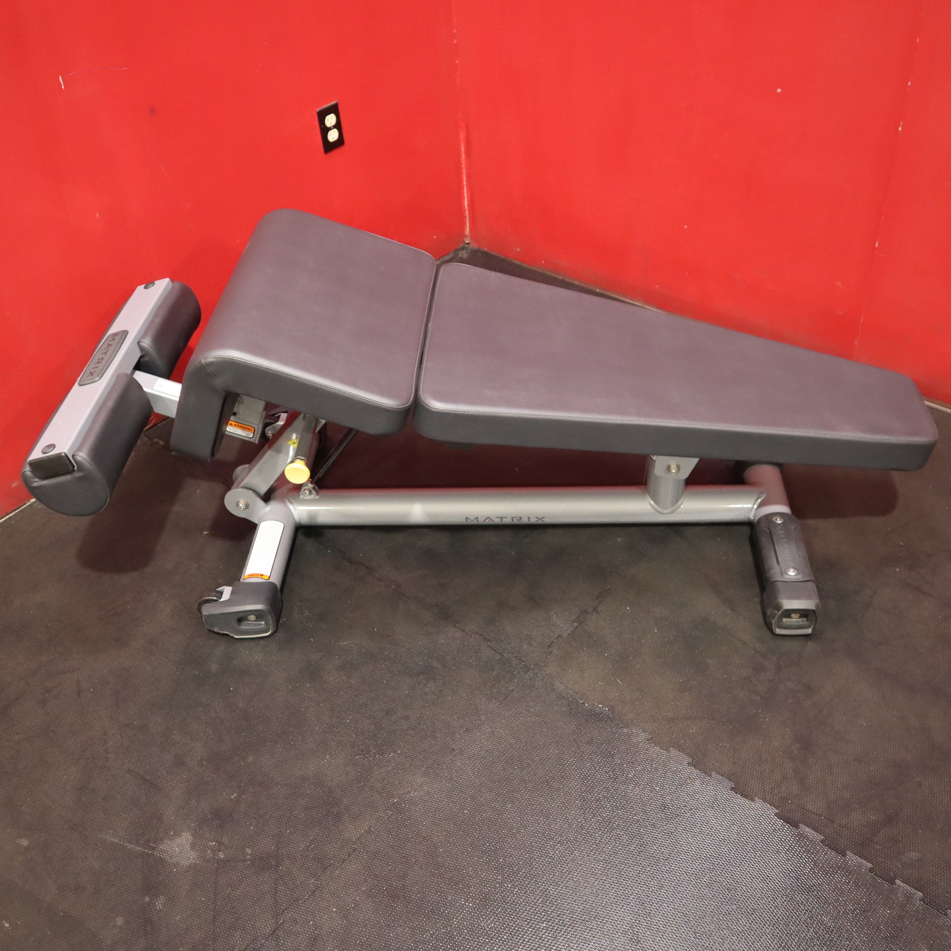 Matrix Adjustable Decline Bench (Remanufactured)