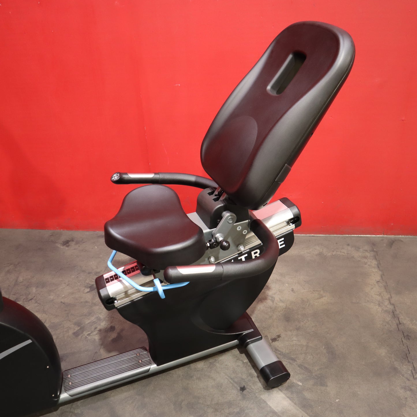 True Fitness 900 Recumbent Bike (Refurbished)