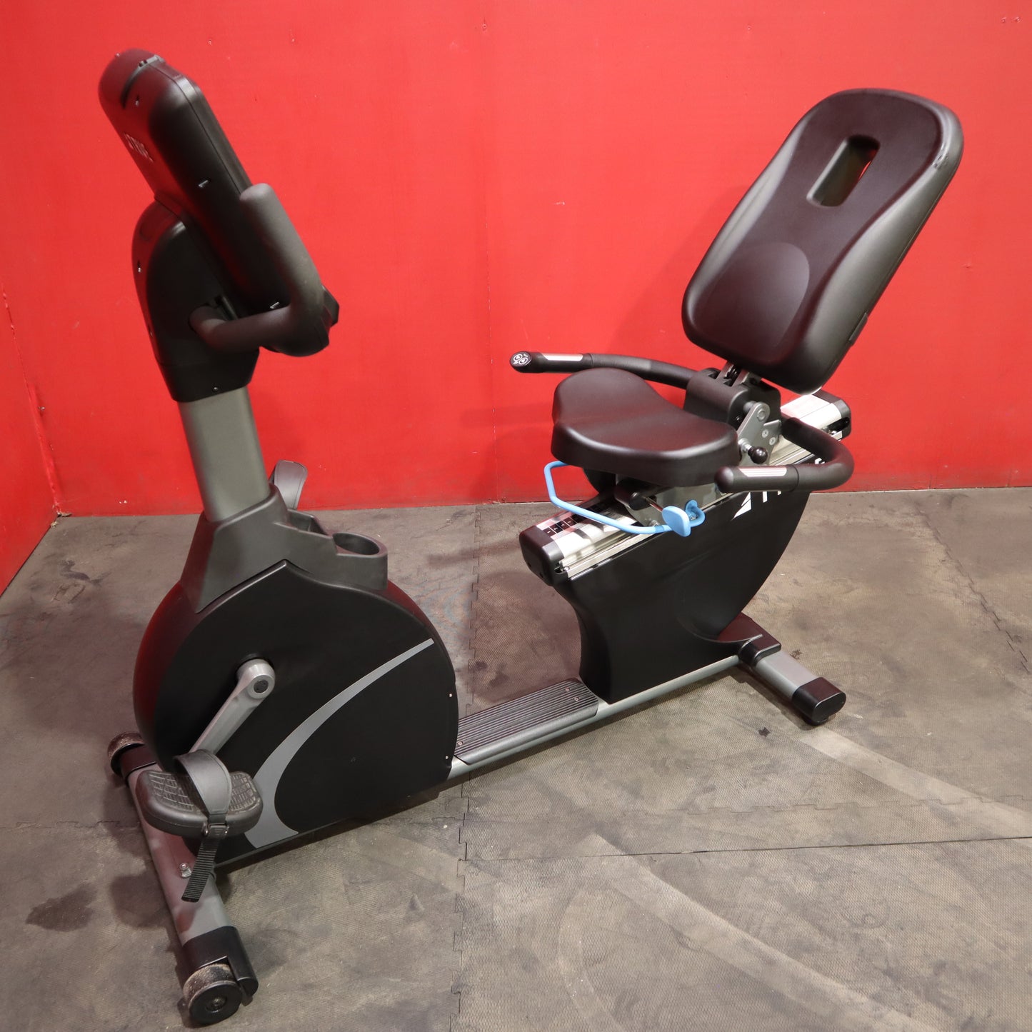 True Fitness 900 Recumbent Bike (Refurbished)