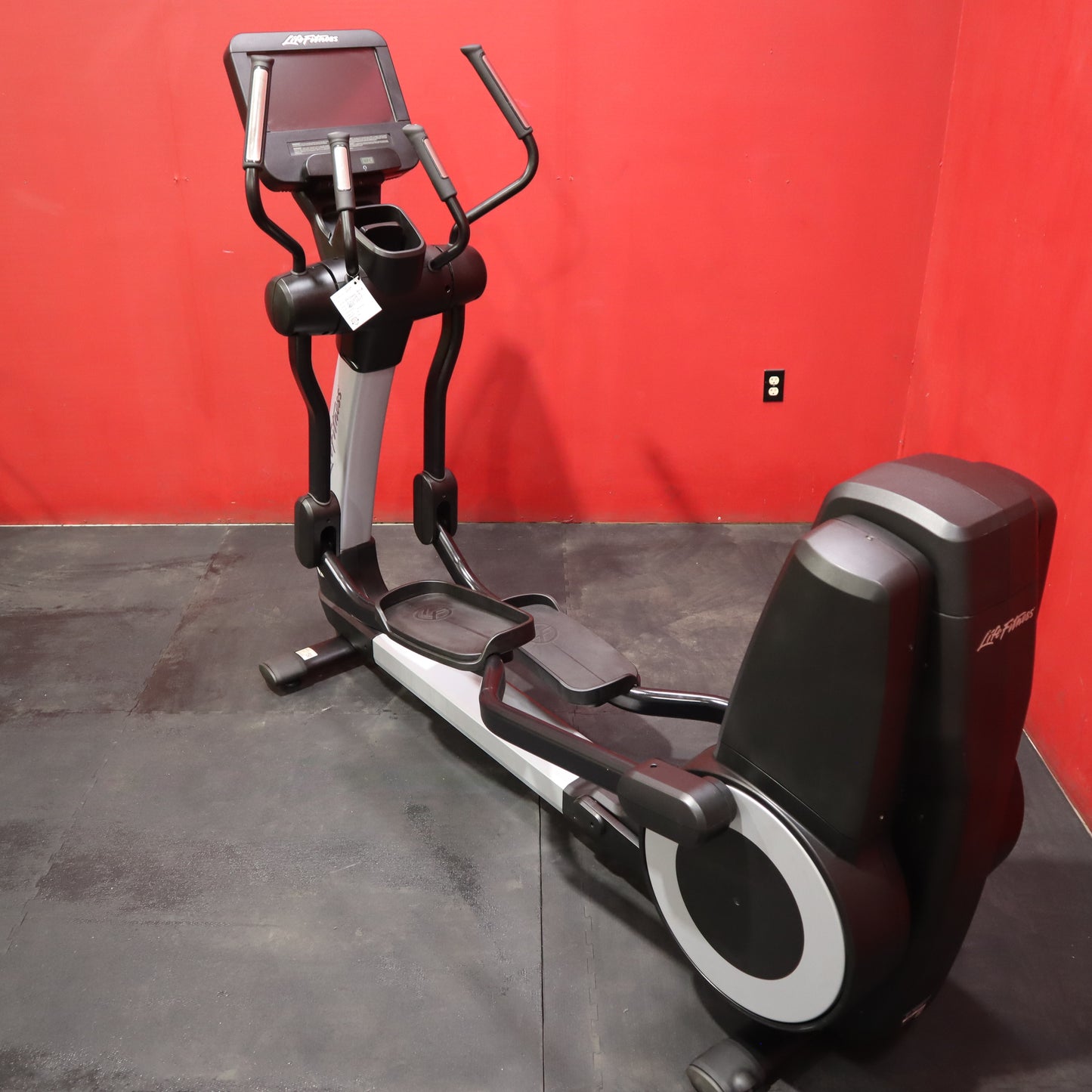 Life Fitness Discover 95X Elliptical Trainer w/ SE Display (Refurbished)