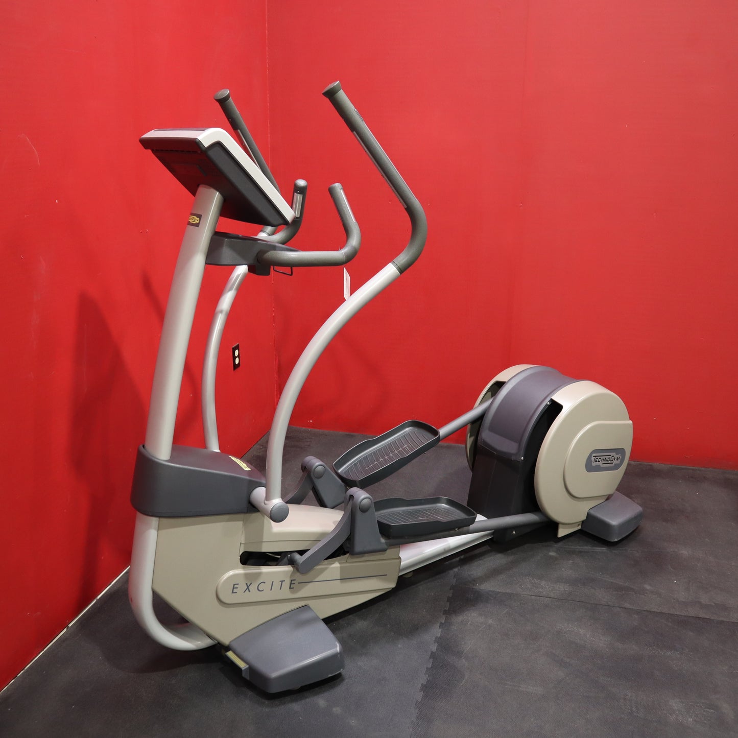 Technogym Synchro Excite 700 Elliptical Crosstrainer (Refurbished)