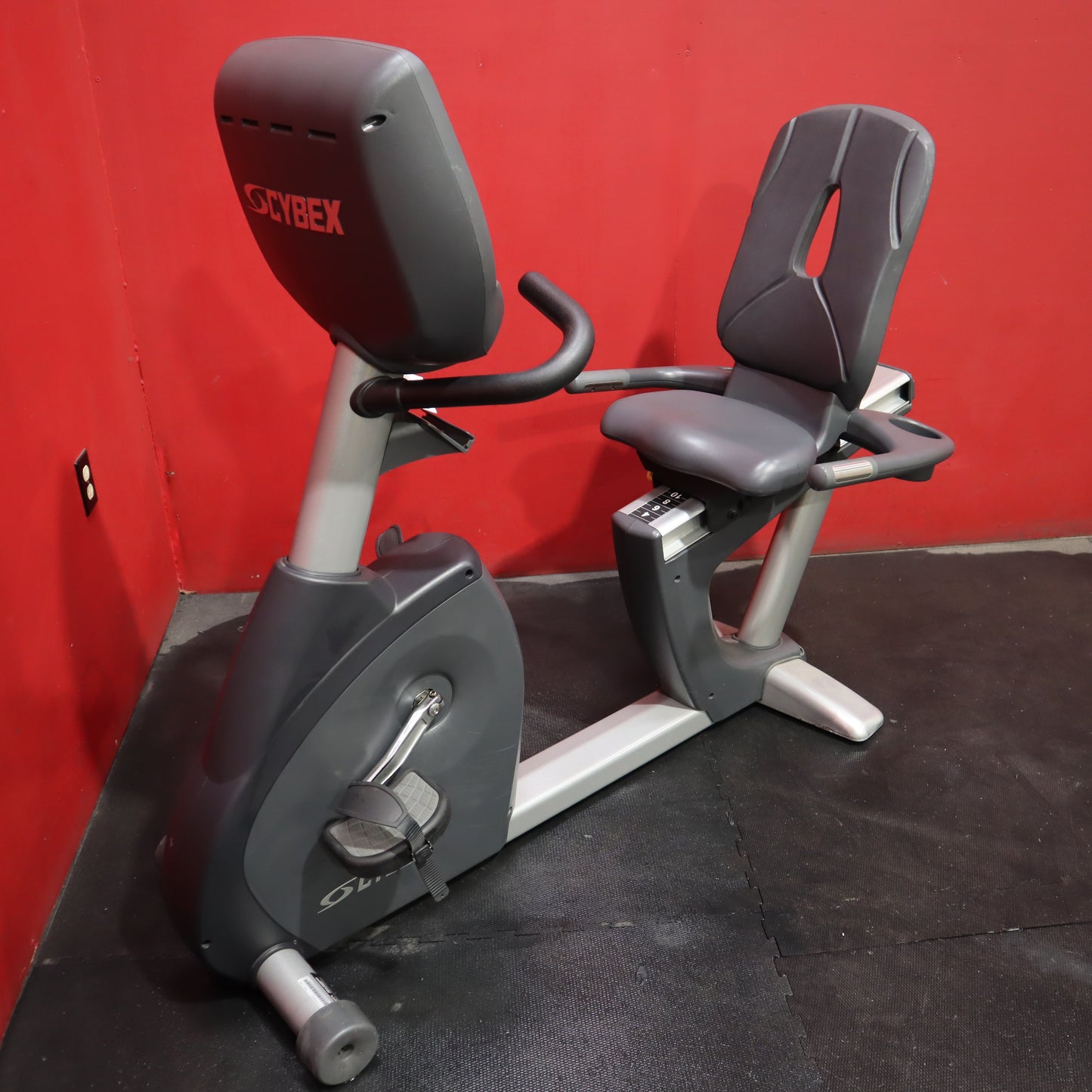 Cybex 625R Recumbent Bike (Refurbished)