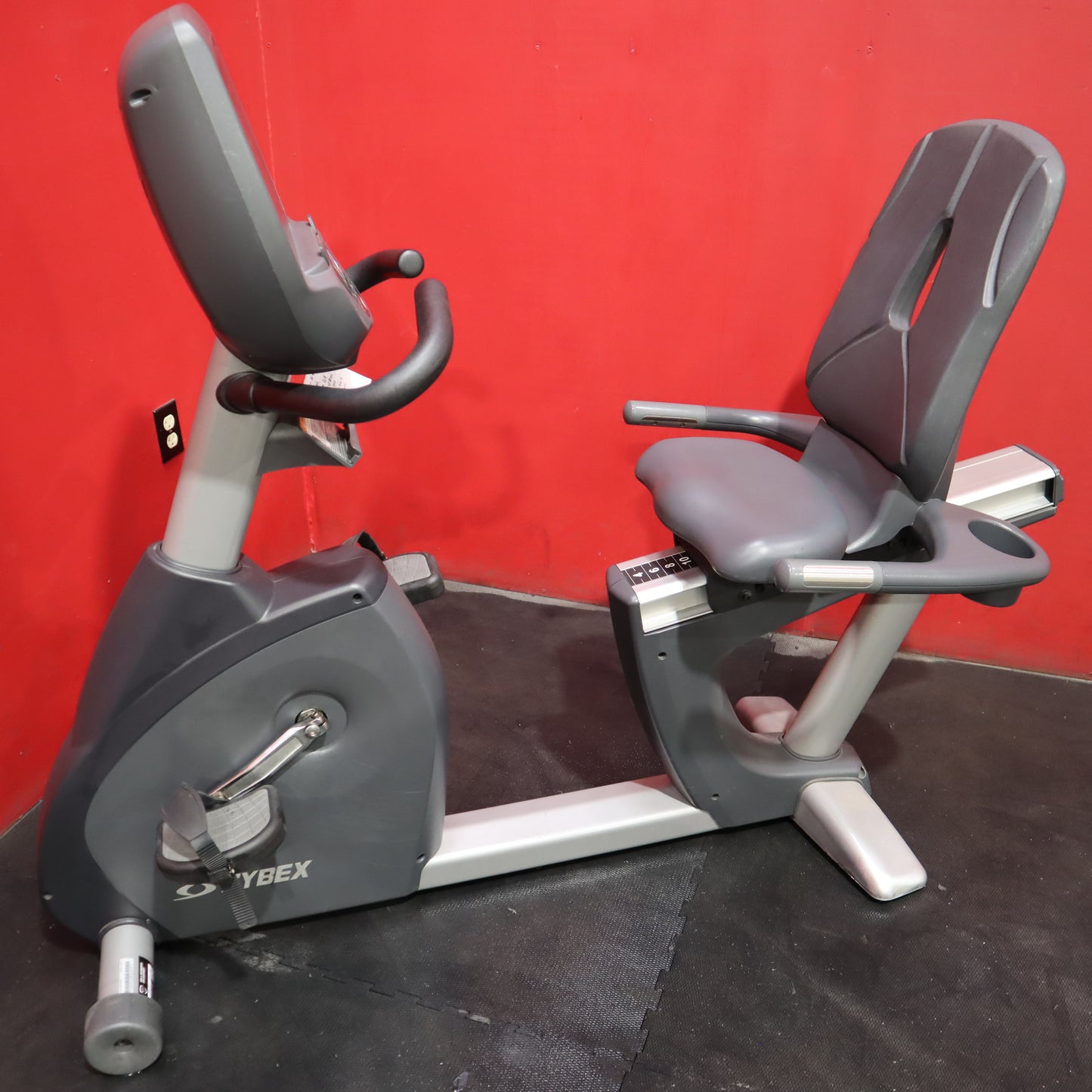 Cybex 625R Recumbent Bike (Reacondicionado)