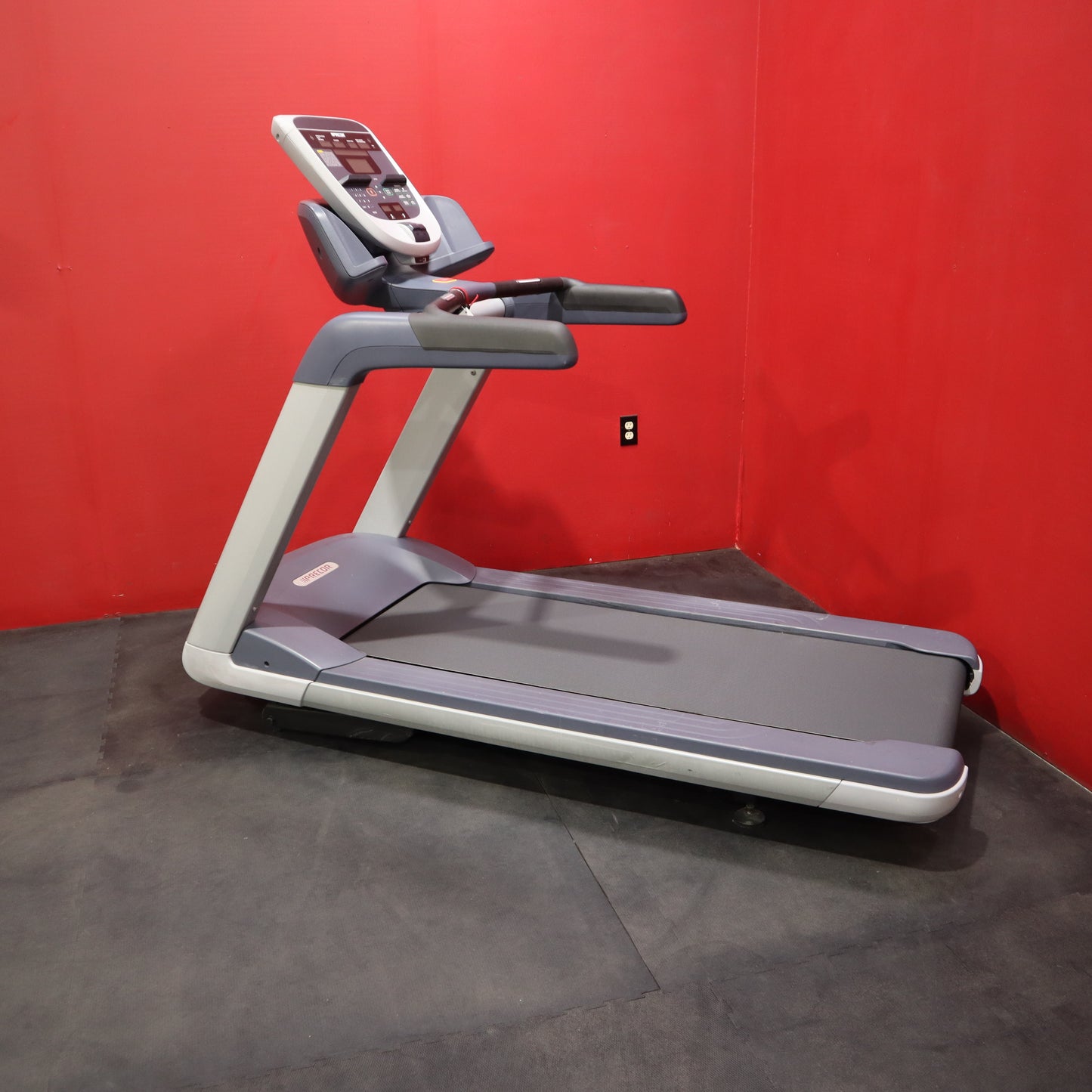 Precor TRM 731 Treadmill w/P30 Consola (Reacondicionado)