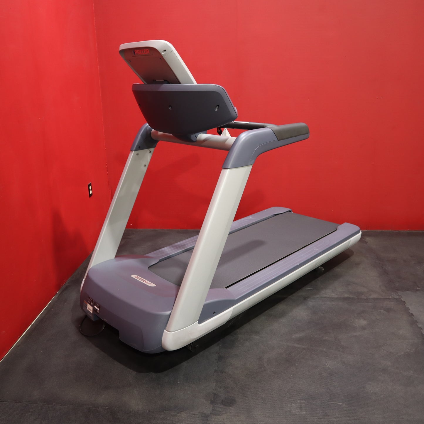 Precor TRM 731 Treadmill w/P30 Consola (Reacondicionado)