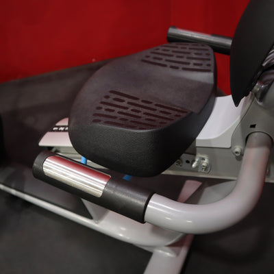 Precor RBK 885 Recumbent Bike w/P82 Consola (Reacondicionado)