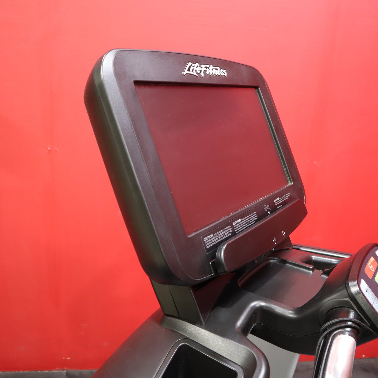 Life Fitness Discover SE 95T Elevation Treadmill (Used)