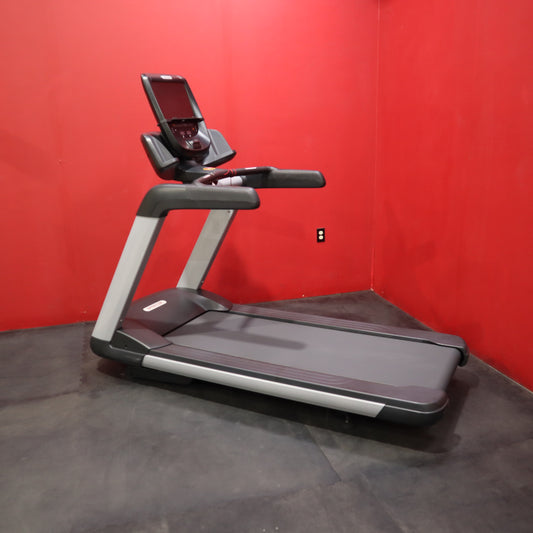 Precor TRM 781 Treadmill w/P82 Consola con pantalla táctil (Reacondicionado)