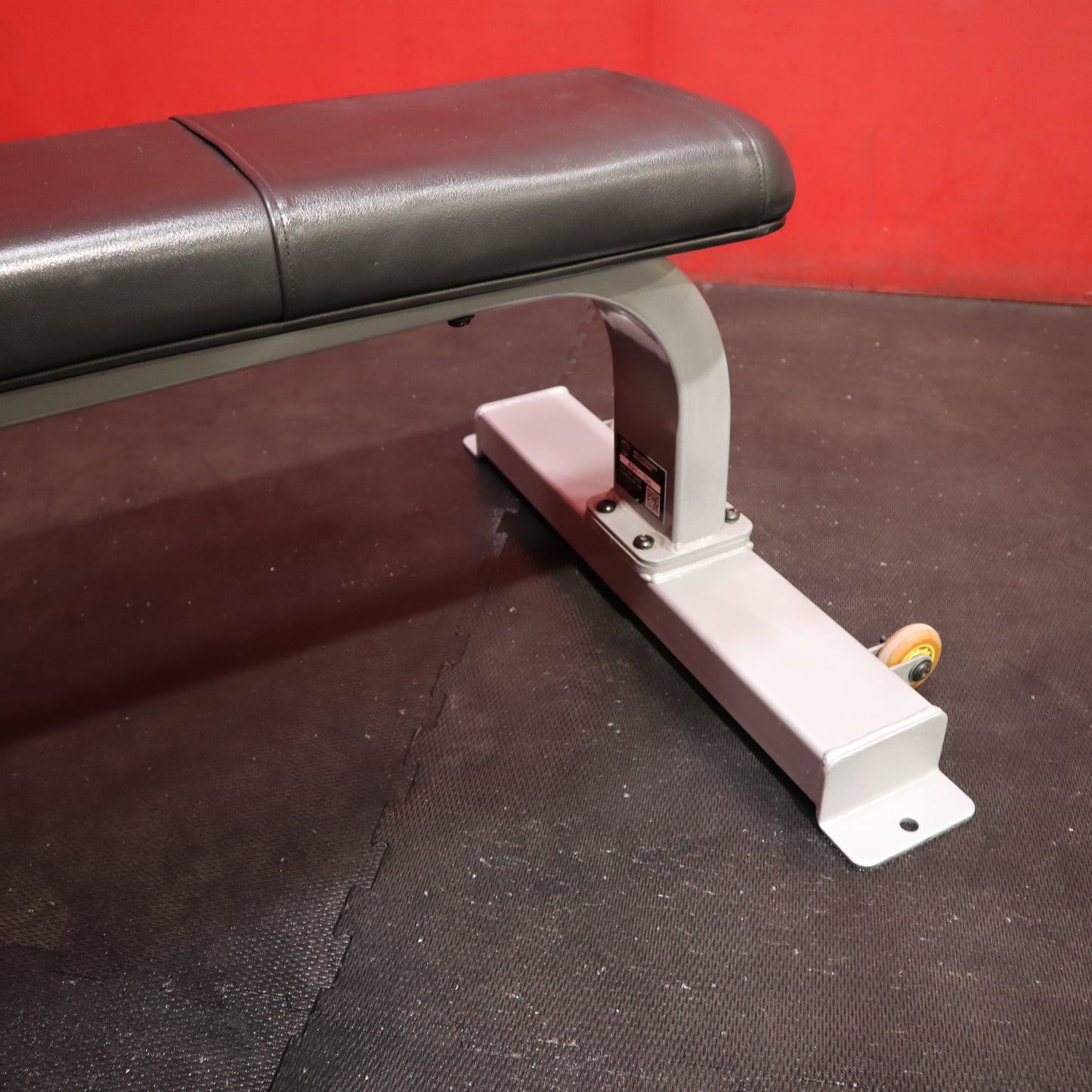 Precor Icarian Flat Bench (Refurbished)