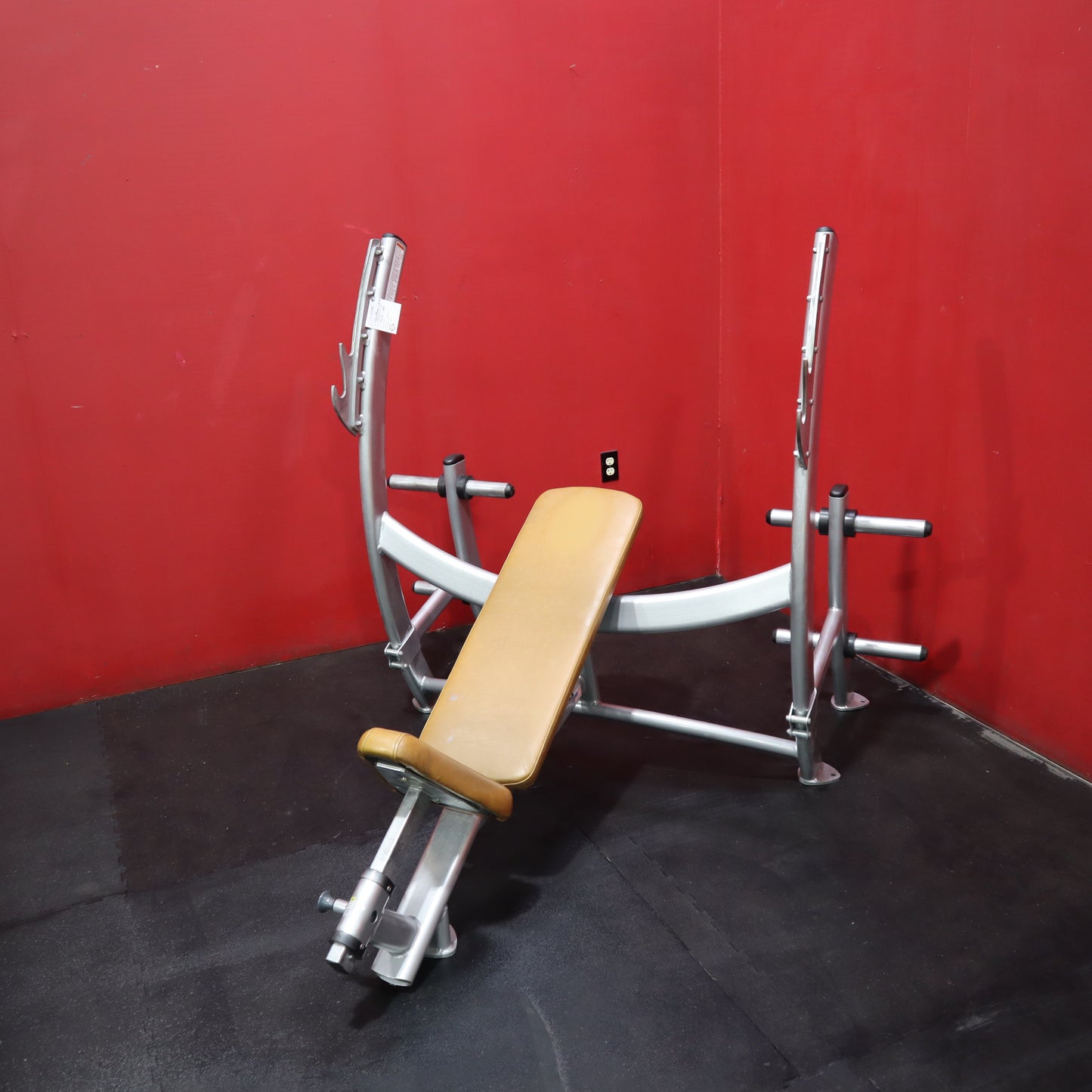 Cybex Olympic Incline Bench (Refurbished)