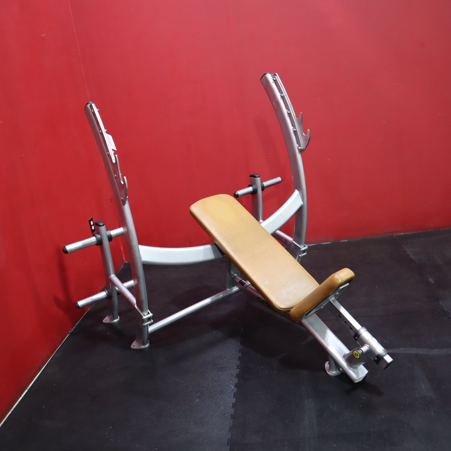 Cybex Olympic Incline Bench Press (Refurbished)