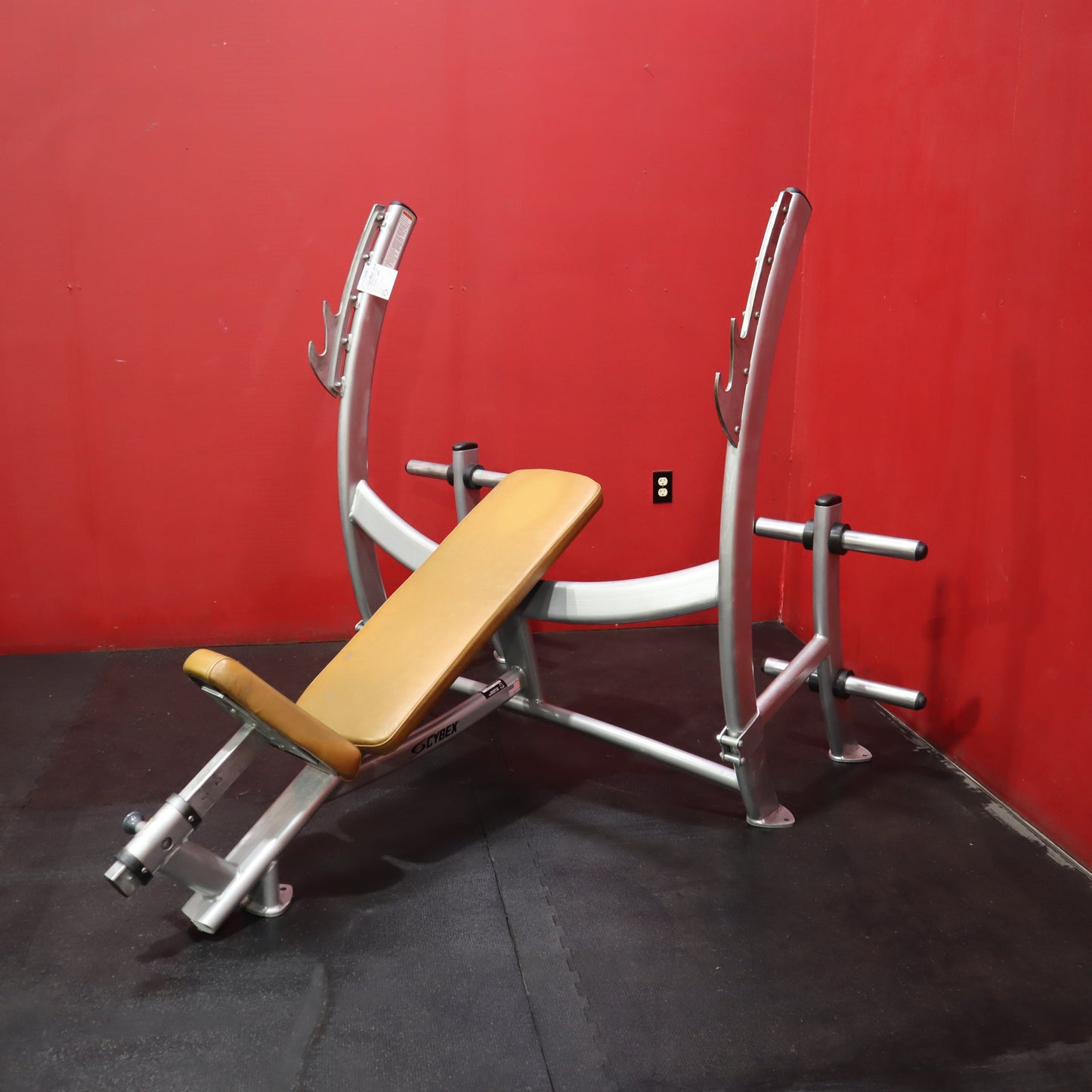 Cybex Olympic Incline Bench Press (Refurbished)