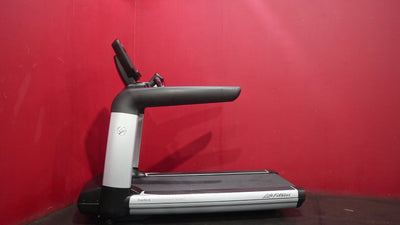 Life Fitness Discover SE3 HD Elevation Treadmill (Remanufactured)