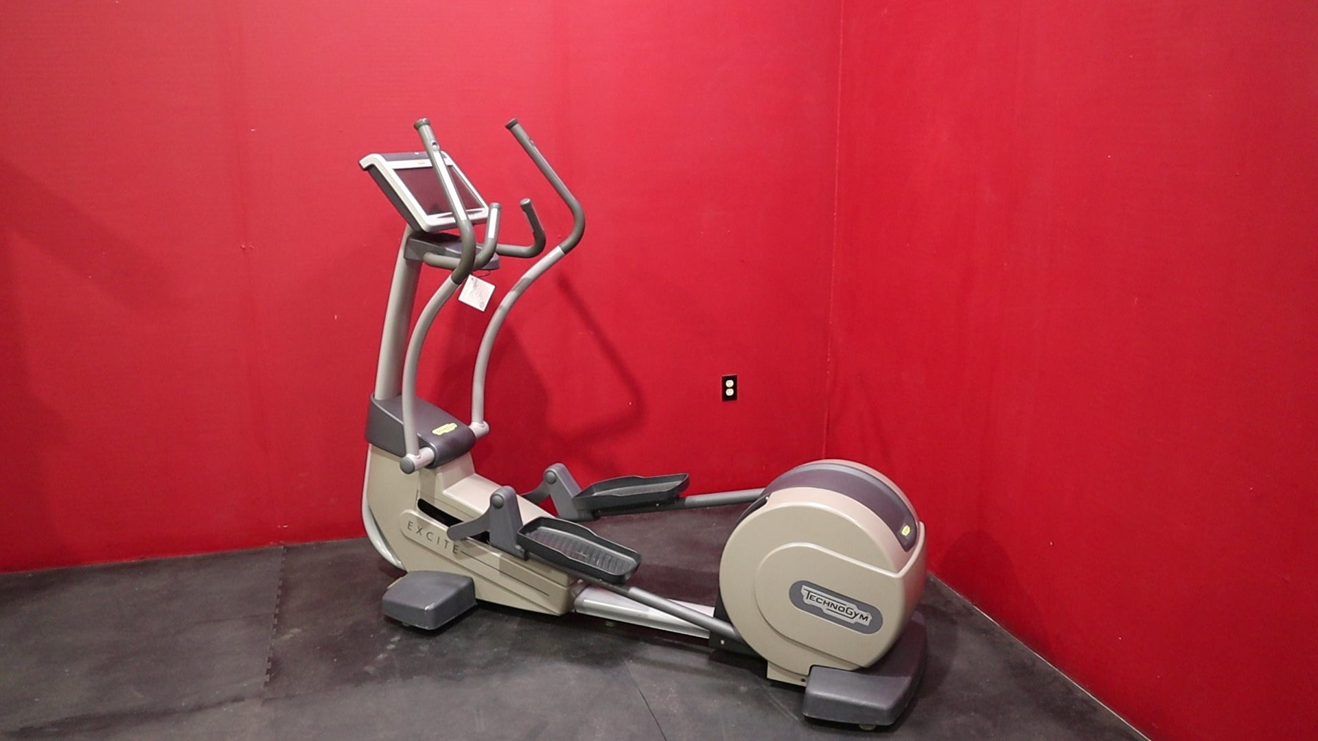 Technogym crosstrainer excite on sale 700