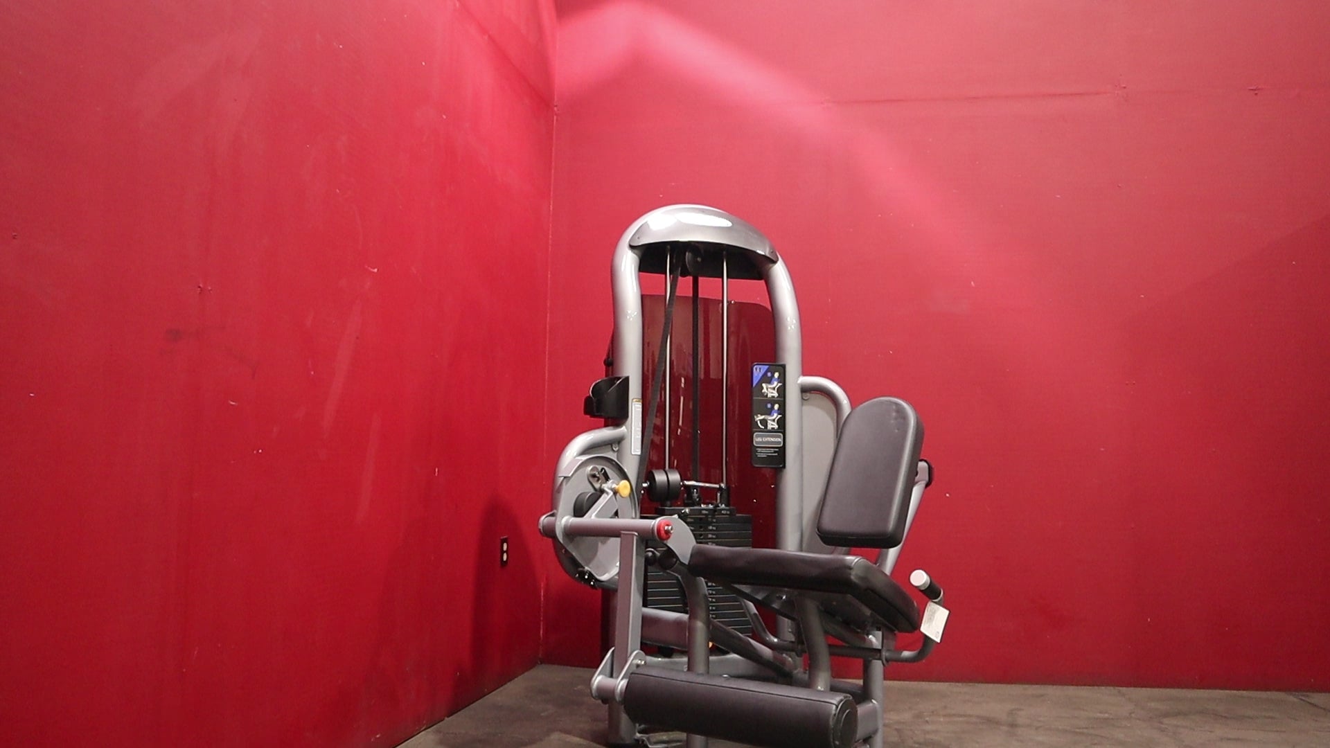 Matrix Aura Seated Leg Extension (Remanufactured)