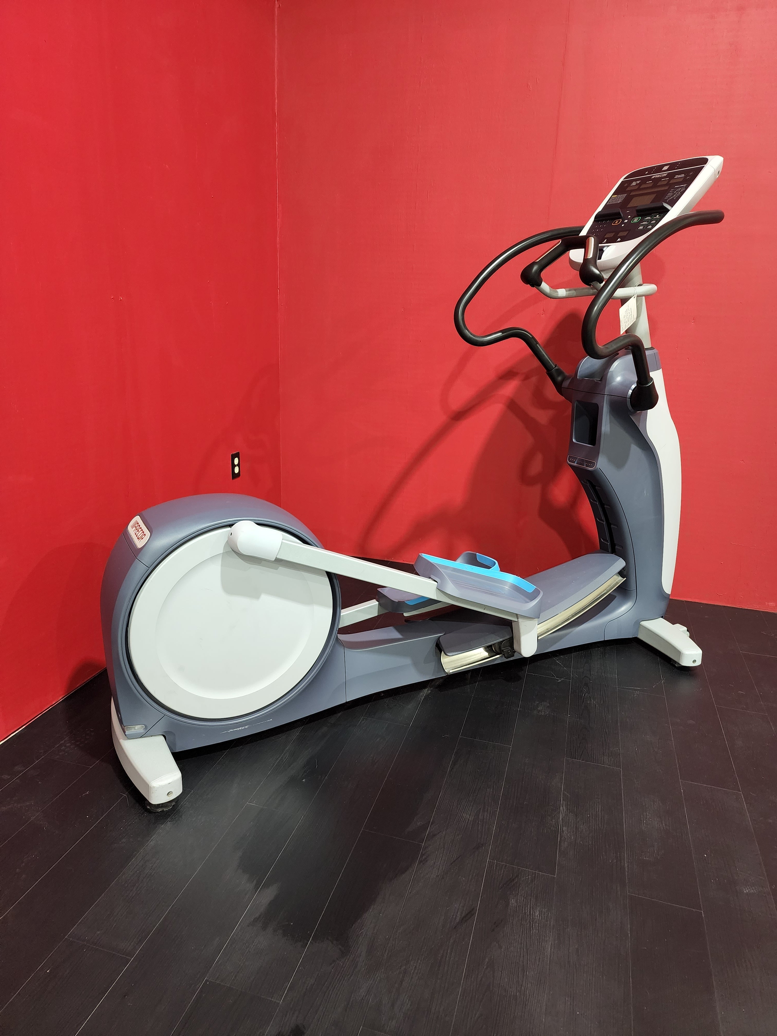 Precor EFX 833 Lower Body Elliptical Trainer w P30 Console Converging Crossramp Refurbished