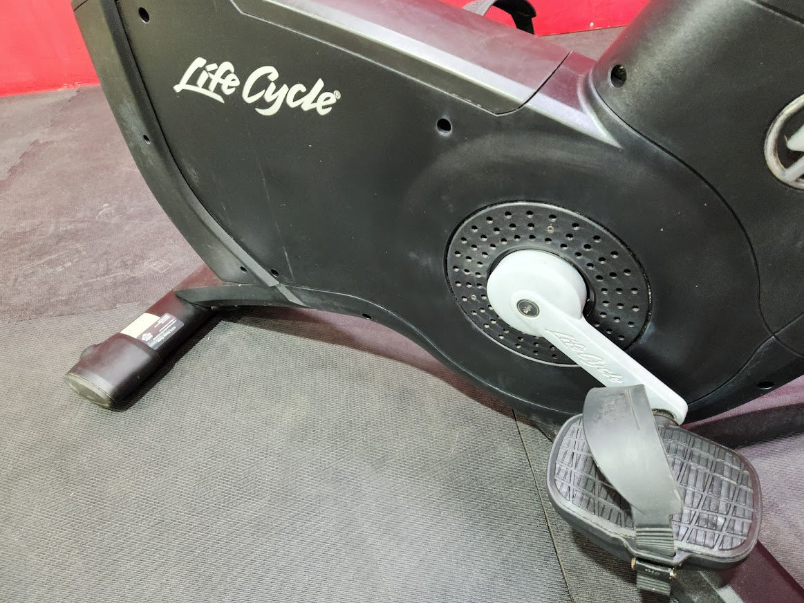Life Fitness Lifecycle Discover SI 95C Bicicleta vertical de elevación (reacondicionados)