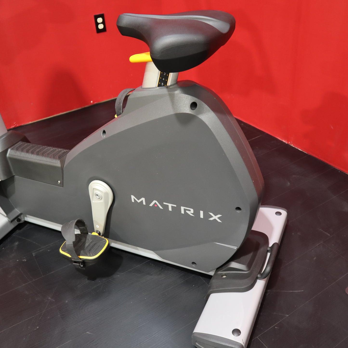 Matrix U5x Bicicleta vertical (Reacondicionado)