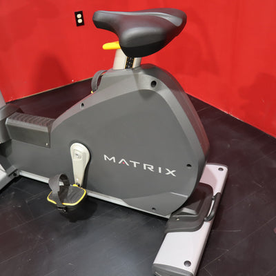 Matrix U5x Bicicleta vertical (Reacondicionado)