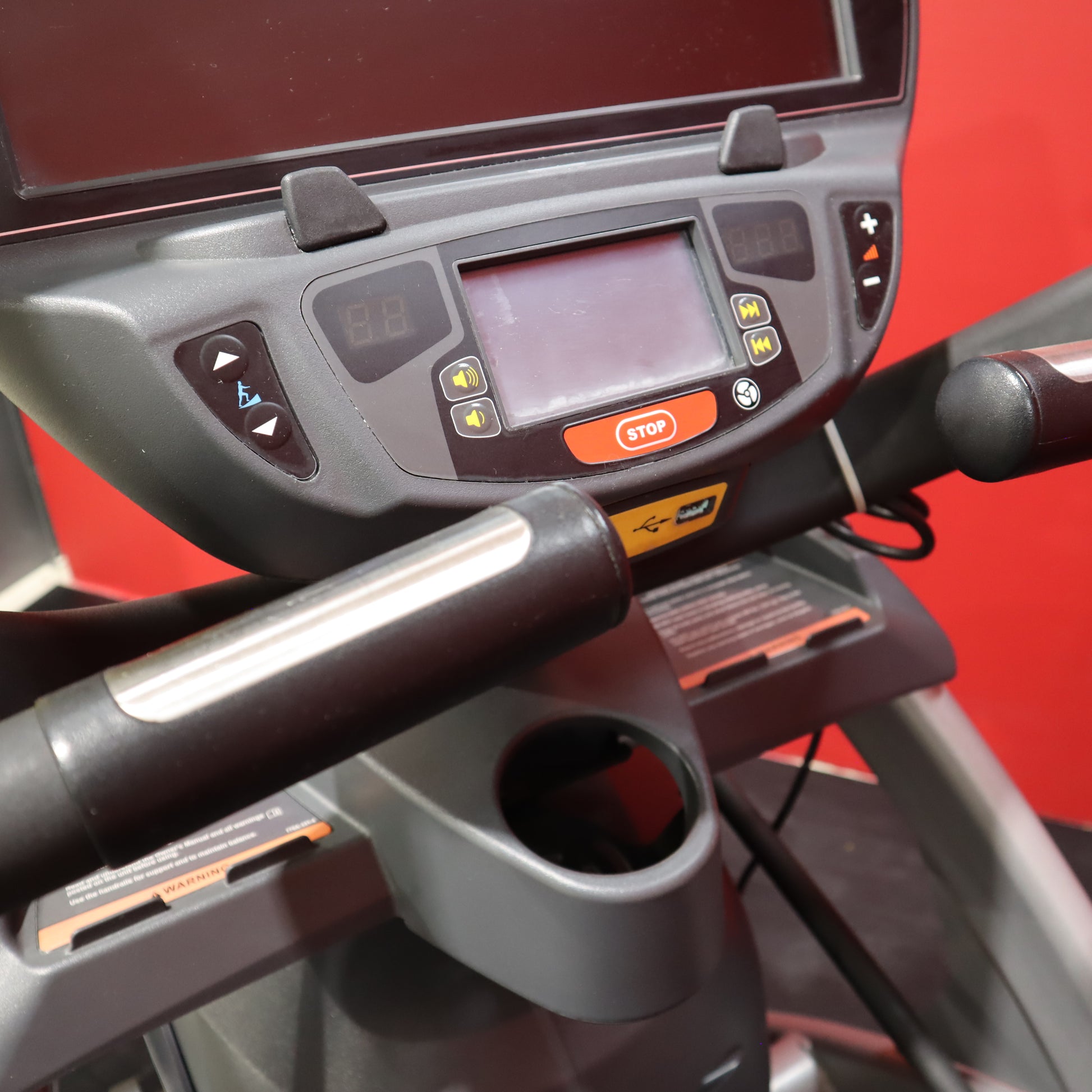 Cybex 771A Lower Body Arc Trainer w/E3 Console (Remanufactured)