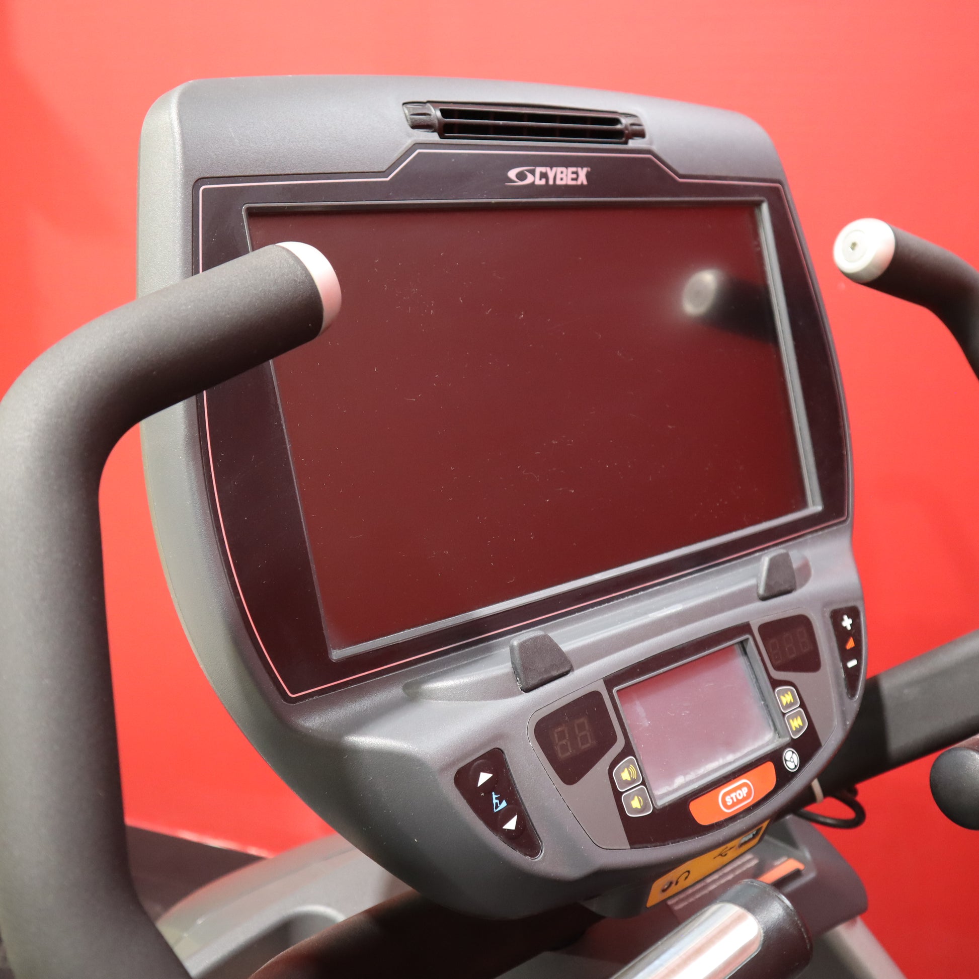 Cybex 771A Lower Body Arc Trainer w/E3 Console (Remanufactured)