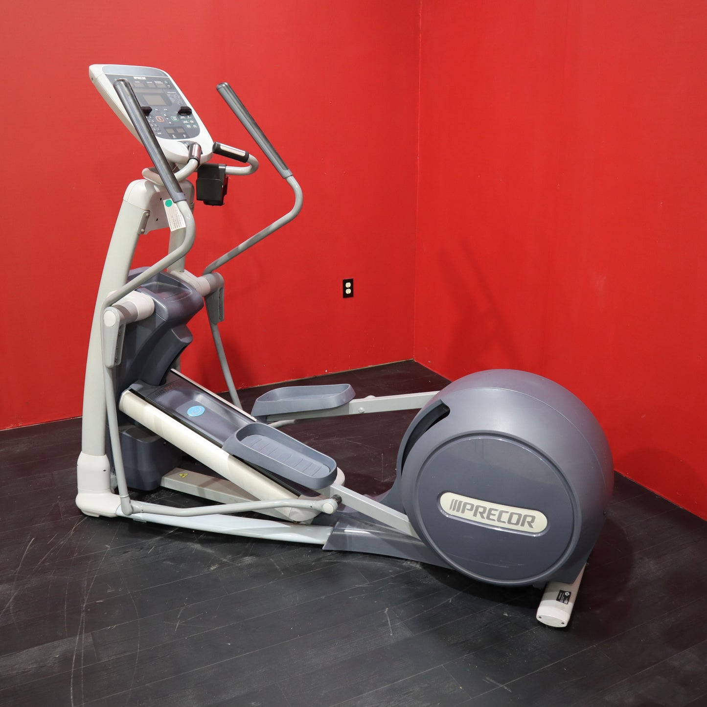 Precor EFX 835 Total Body Elliptical Trainer w/P30 Console (Refurbished)