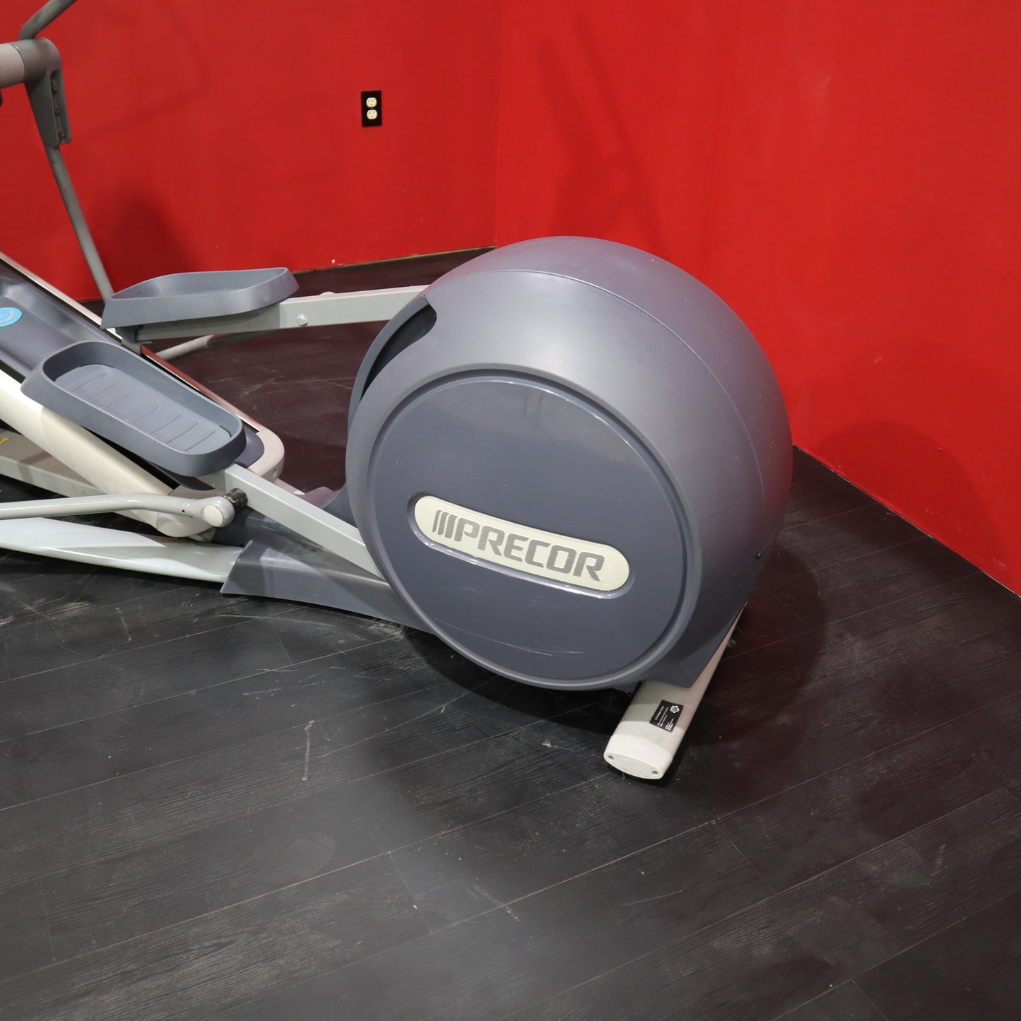 Precor EFX 835 Total Body Elliptical Trainer w/P30 Console (Refurbished)