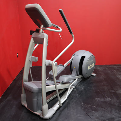 Precor EFX 556i Entrenador elíptico de cuerpo total con consola de experiencia (reformado)