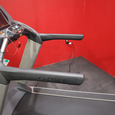 Cybex 625T Treadmill w/E3 Consola (Reacondicionado)
