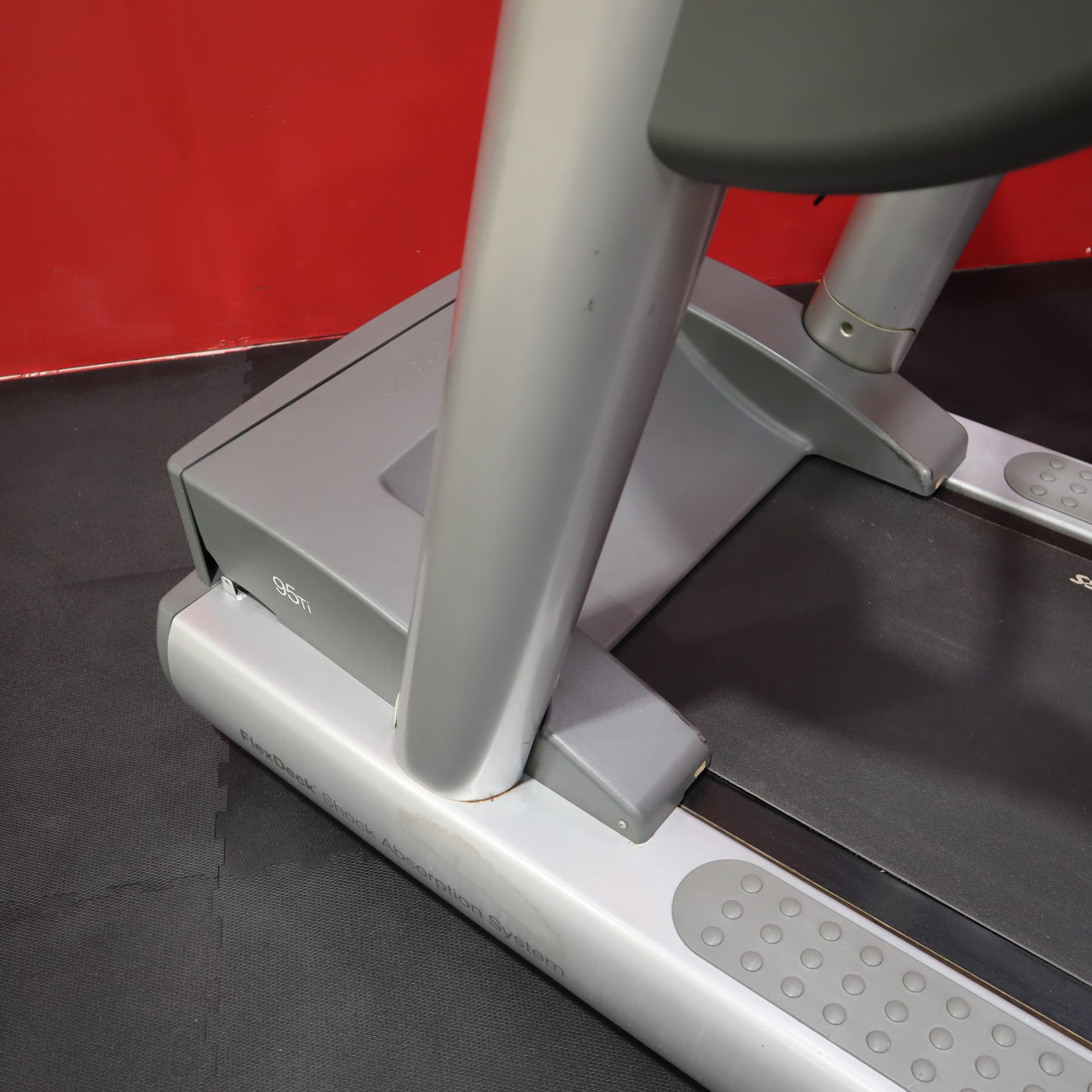 Life Fitness 95Ti Treadmill (Usado)