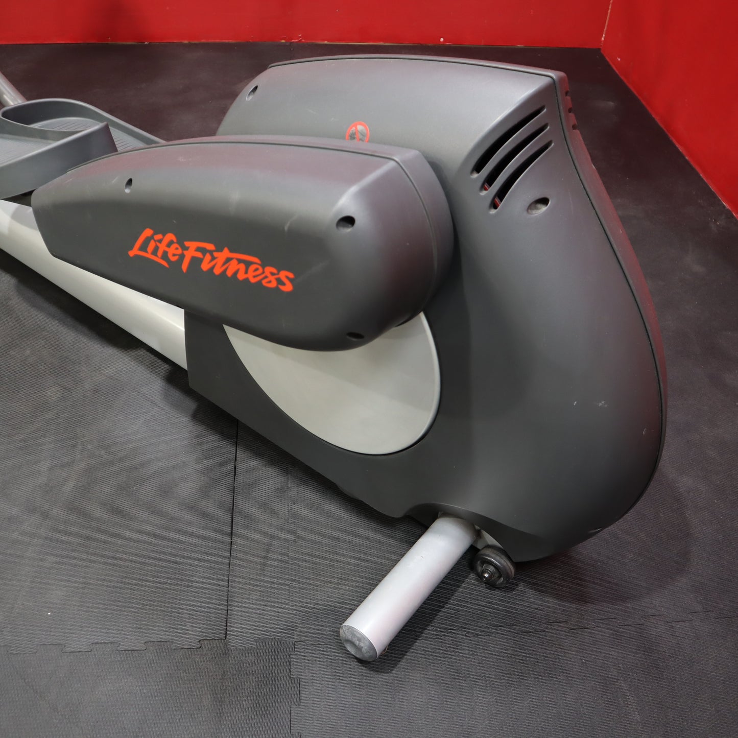 Life Fitness CLSX Integrity Series Elliptical Trainer (Used)