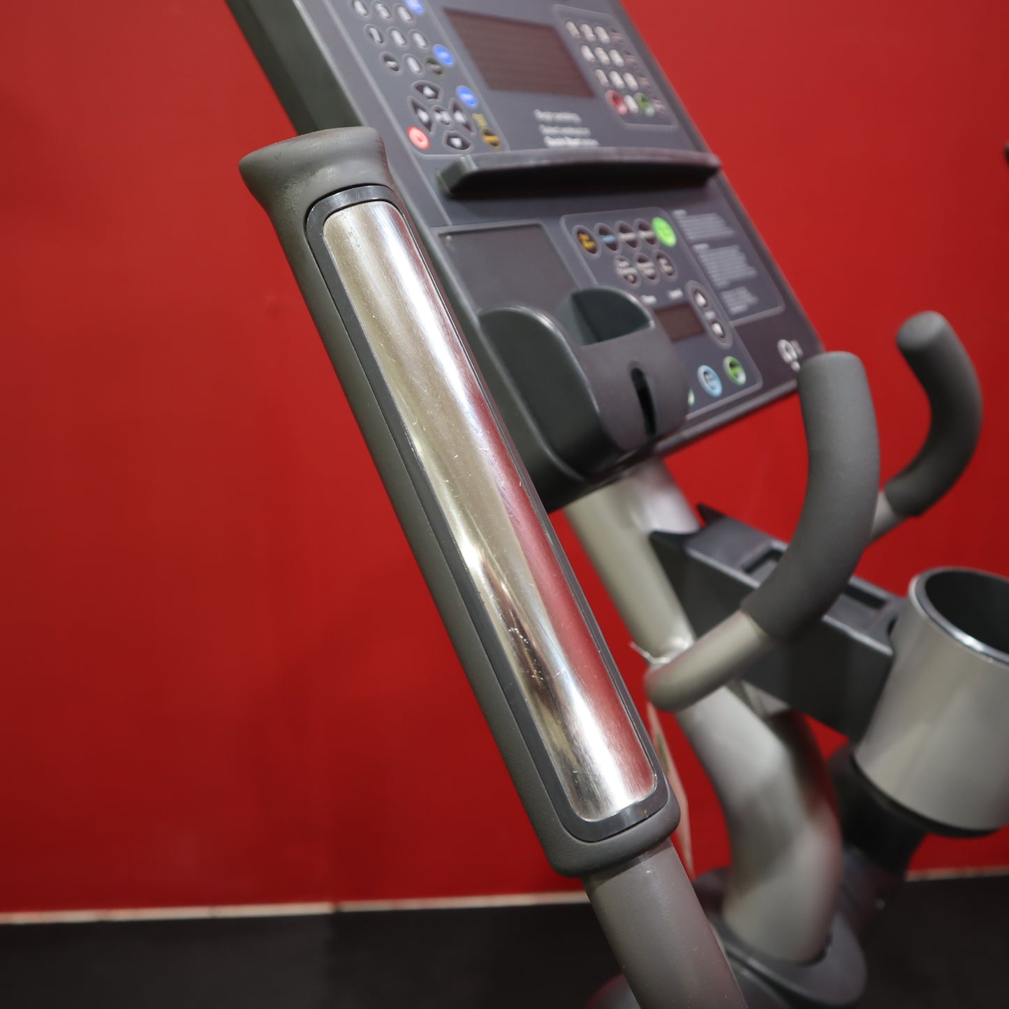 Life Fitness CLSX Integrity Series Elliptical Trainer (Used)