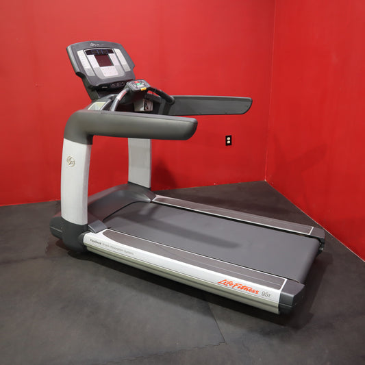 Life Fitness 95T Inspire Treadmill (Reacondicionado)