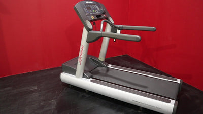 Life Fitness CLST Integrity Series Treadmill (Gris Claro) * Reacondicionado *